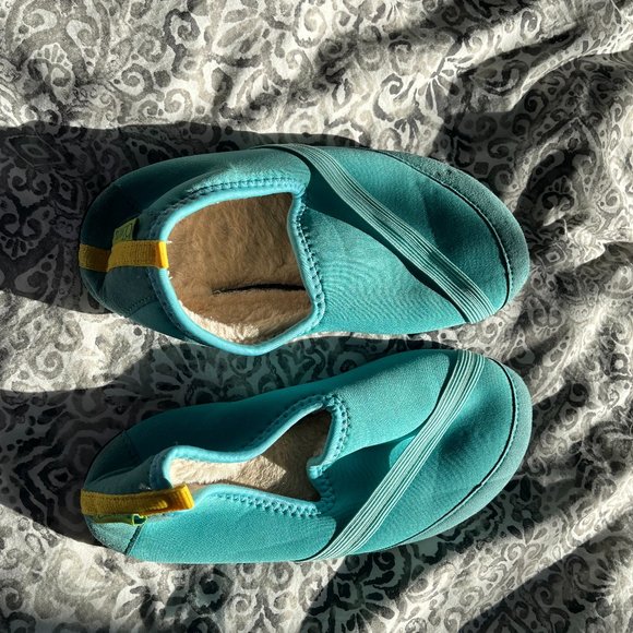 Kozikicks Slippers Blue - Size Small (6.5 -7 Womens) - Picture 1 of 2
